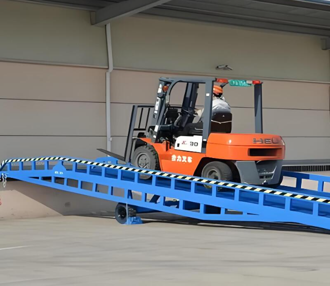 毕节移动式卸货平台（叉车用）